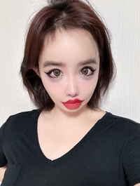 ‘활동중단’ 박봄, 눈밑 멍든 셀카?…성형vs분장