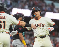 이정후, ML 8번째 10홈런…3안타 2타점 2득점 ‘원맨쇼’