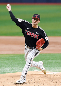 [포토]LG 선발 톨허스트, 거침없는 역투