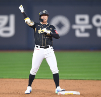 [포토] 이호연 ‘7회 만루기회서 2타점 2루타’