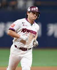 [포토]키움 임지열, 3점 홈런에 유유히!