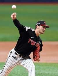 [포토]LG 선발 톨허스트의 역투