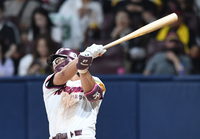 [포토]LG 톨허스트 상대 3점 홈런 치는 키움 임지열