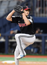 [포토]키움전 등판한 LG 백승현