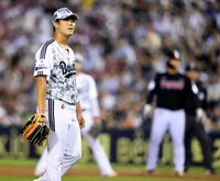 [포토] 이병헌 ‘만루에 볼넷을 주다니’