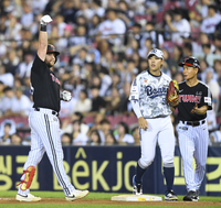 [포토] 오스틴, 5회 동점 만드는 적시타