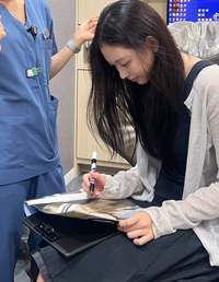 뉴진스 해린, 달라진 모습으로 병원에서 포착 ‘긴 활동 중단에 더 성숙해진 미모’