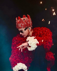 지드래곤, 미국 투어서 소방관·숨은 영웅들 초청…예술로 PTSD 치유