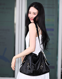 데이지(DAZY) 앰배서더 선미가 선택한 공항패션은? 페미닌하고 편안한 캐주얼 시크 스타일!