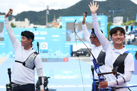 파리 챔피언 트리오 여전히 강했다, 김우진·이우석·김제덕 세계선수권 단체전 금메달…혼성전은 은메달 아쉬움