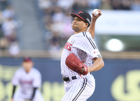 [포토] 역투하는 LG 선발 치리노스