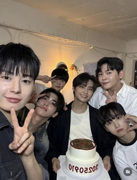 이진혁, ‘업텐션’ 데뷔 10주년 자축 “비록 각자 다른 길을 열심히 가겠지만…”