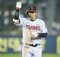 [포토] 문보경 ‘7회 득점 노리는 안타’