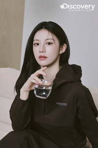 가을이 성큼…고윤정, 디스커버리 익스페디션 ‘내추럴 우븐 트레이닝 셋업’ 출시