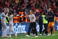 레버쿠젠, 텐 하흐 경질하자마자 승리…퇴장 2명 나왔는데 버텼다