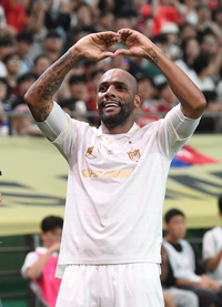 [포토]마이콘의 동점골 하트 세리머니