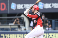 ‘영양가 논란’ 위즈덤, 그래도 32홈런 타자…꽃감독 “언제 터질지 몰라, 투수도 부담” [SS잠실in]