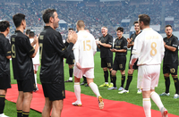 [포토]지난해 승리팀 예우하는 FC 스피어