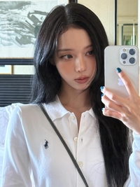 “저 폰, 저리 컸었나”…뉴욕 간 윈터, ‘역대급’ 미모 [★SNS]