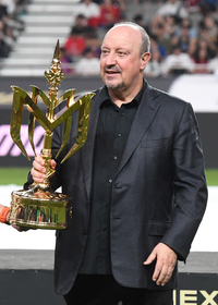 [포토]트로피 든 베니테스 감독