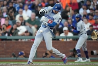 이정후-김혜성 없는 LAD-SF 라이벌전, 오타니 ‘시즌 49호’ 쾅!→2년 연속 50홈런 ‘-1’…LAD도 대승