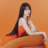 허리 라인까지 긴 생머리 늘어뜨린 윤은혜, 청순 그리고 강렬함