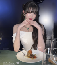 장원영, 명품 브랜드 CEO와 럭셔리 생파 [★SNS]