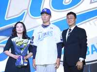 [포토] 삼성, 1라운드에서 서울고 이호범 지명
