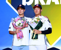 [포토] 두산 유니폼 입은 김주오와 서준오