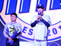 [포토] 유신고 신재인, 1라운드 2순위로  NC 지명!