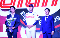 [포토] 동산고 신동건, 롯데 유니폼 입었다