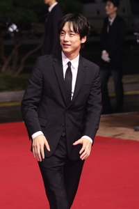 ‘양다리 논란’ 사카구치 켄타로, 당당한 레드카펫 [30th BIFF]