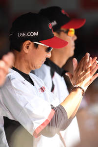 [포토]박수 보내는 LG 염경엽 감독