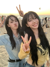 에스파 카리나·윈터, 바닷가에서 어부바 속 웃음 만발