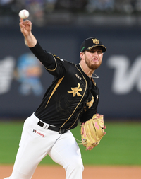 [포토]힘차게 공 뿌리는 KT 선발 패트릭