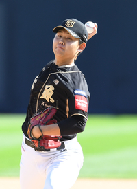 [포토]시즌 10승 노리는 KT 소형준