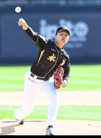 [포토]KT 소형준, LG와의 DH 1차전 선발 등판