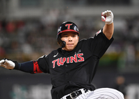 [포토]LG 문성주, 3루까지!