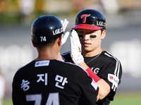 [포토]LG 박해민, 다시 리드 잡는 적시타