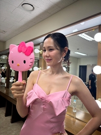 ‘핑크빛 여신’ 손예진, BIFF 레드카펫 비하인드 공개