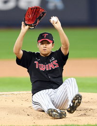 [포토]괜찮다는 사인 보내는 LG 송승기