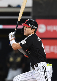 [포토]LG 박해민, 또 적시타!