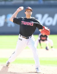 [포토]시즌 13승 노리는 LG 선발 치리노스