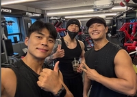 “왜 나만 빼” 억울했던 김종국…드디어 정국·뷔·RM까지 몸짱 인증샷