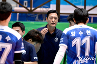 ‘역전패’ 김상우 감독 “젊은 선수들 최선 다했다, 보이지 않는 범실·부족함이 결과 넘겨줬다”[현장인터뷰]