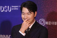 ‘혼외자 스캔들’ 정우성, 수염 기른 채 부일영화상 등장…차기작 홍보까지