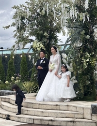 ‘오랜 인연’ 현은재♥김병만, 두 아이와 함께 한 결혼식 현장 공개