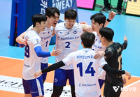 ‘삼각 편대’ 41점 합작한 대한항공, OK저축은행 꺾고 헤난 체제 첫 우승+3년만 컵대회 정상[현장리뷰]