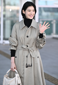 배우 정은채가 선택한 공항패션은? 트렌치코트가 어울리는 가을!