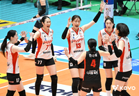 단체 ‘응원단’ 힘 받은 GS칼텍스, 풀세트 끝에 페퍼저축은행 제압[현장리뷰]